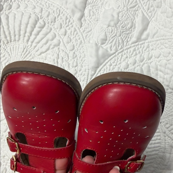 FootMates Classic Red Shoes - Picture 5 of 10